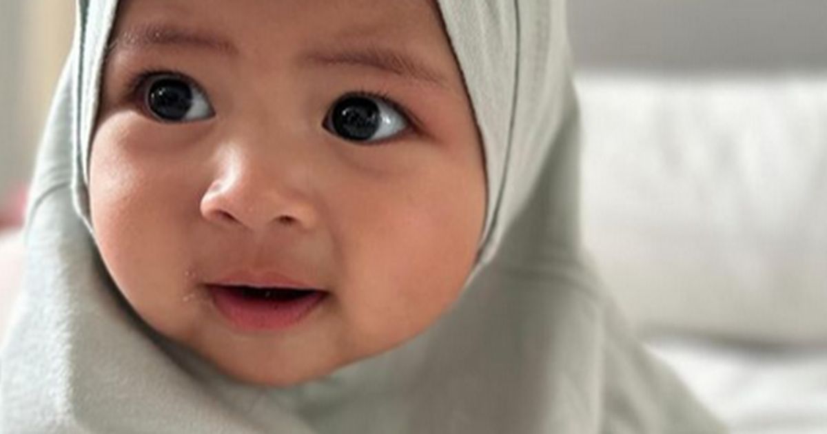 Potret Baby Lily Berhijab Bikin Gemas, Pipi Makin Chubby dan Disebut Mirip Banget Rayyanza