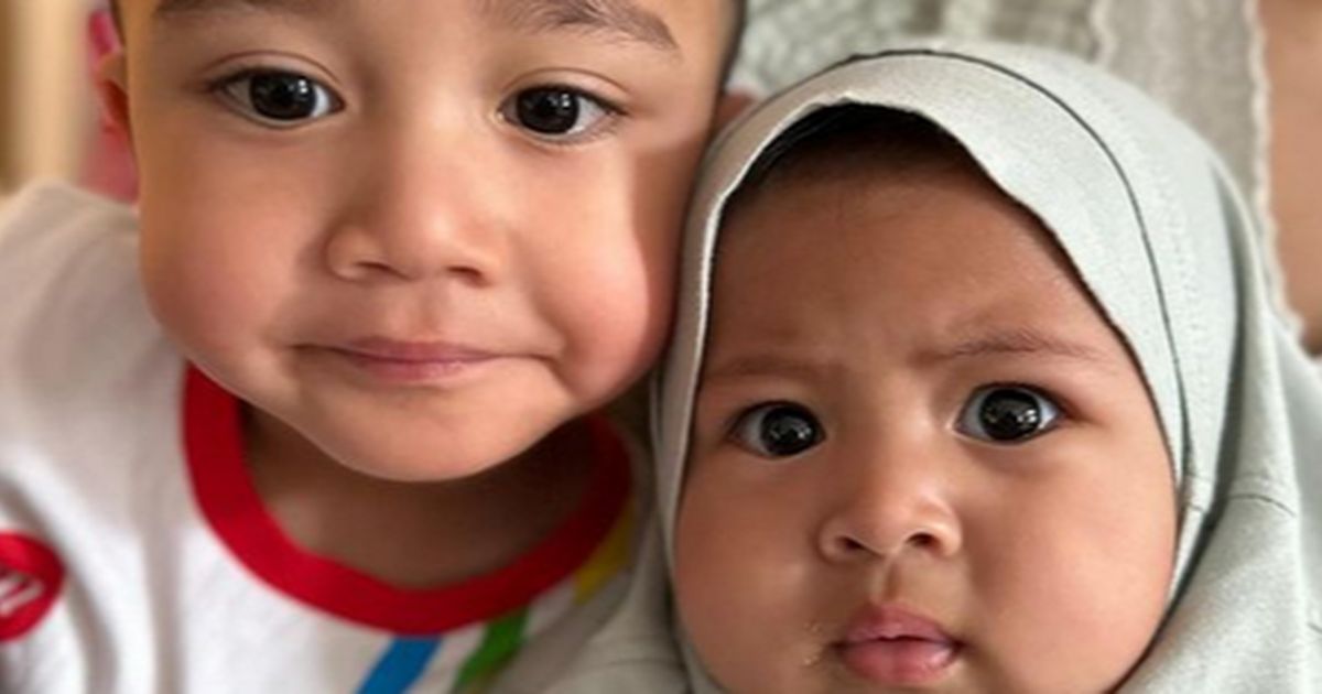 Makin Mirip, Potret Rayyanza & Baby Lily Bak Kembar Kini Sama-sama Miliki Pipi Chubby