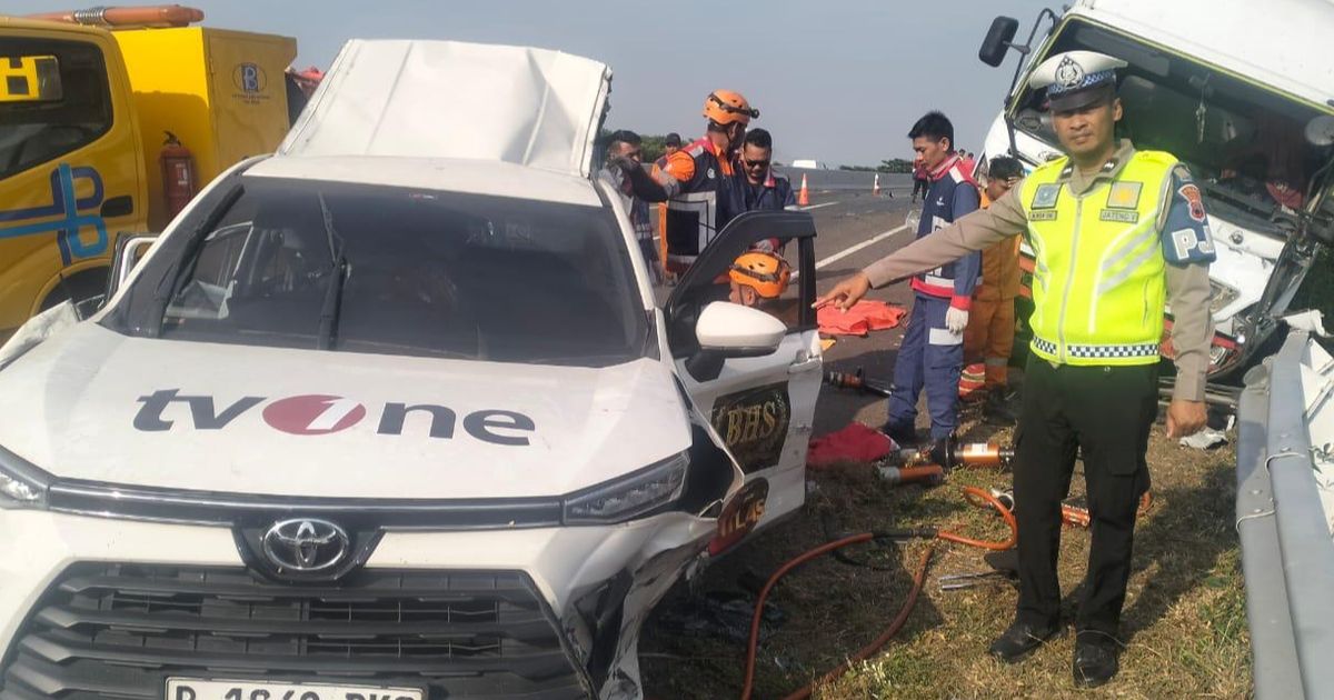 Detik-Detik Mobil Rombongan Kru tvOne Kecelakaan di Tol Pemalang & Tewaskan 3 Orang