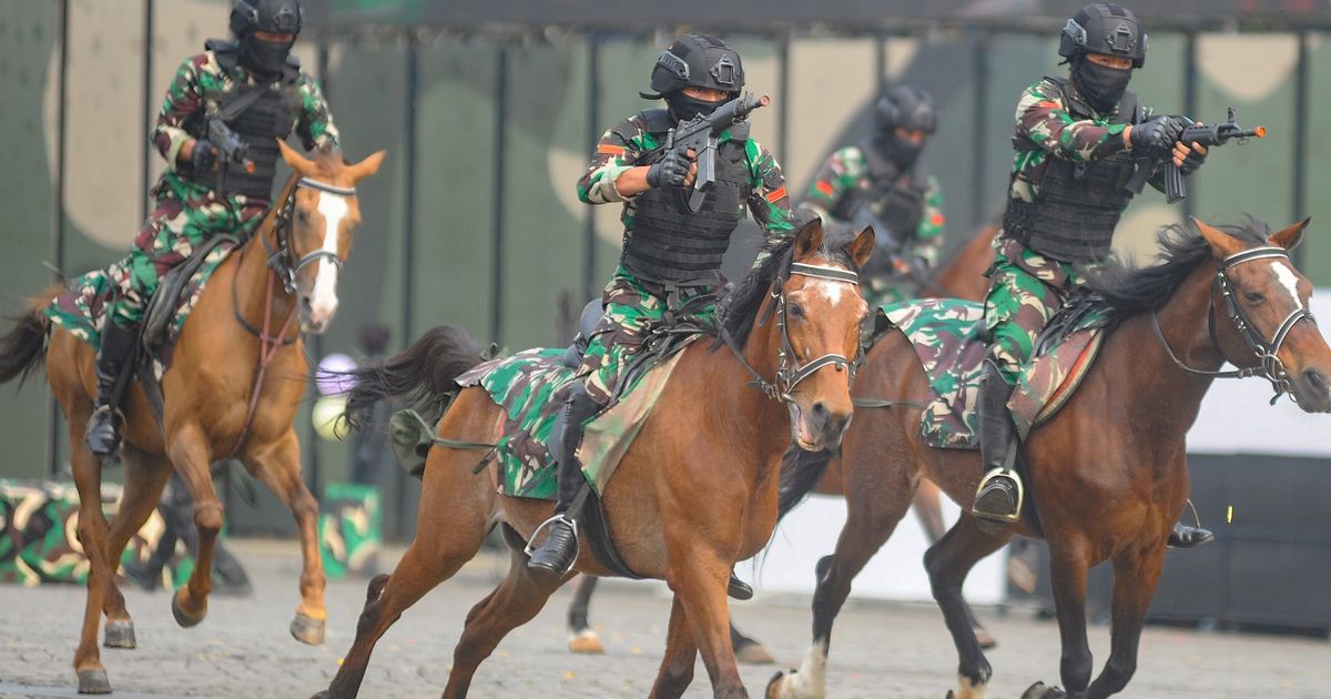 VIDEO: Rekaman Aksi TNI Sangar Bak Perang Kota, Diserbu Pelajar Pramuka Langsung Hormat