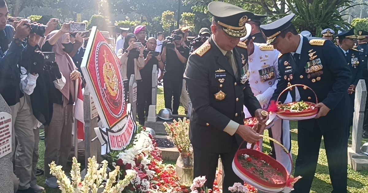 Jelang HUT ke-79 TNI, Panglima Agus Subiyanto Tabur Bunga di Makam BJ Habibie hingga AH Nasution