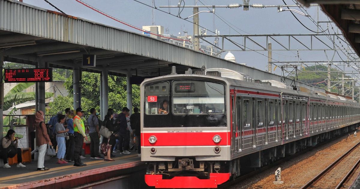 Kenapa Lampu KRL Tetap Menyala Meski Siang Hari? Ini Jawabannya