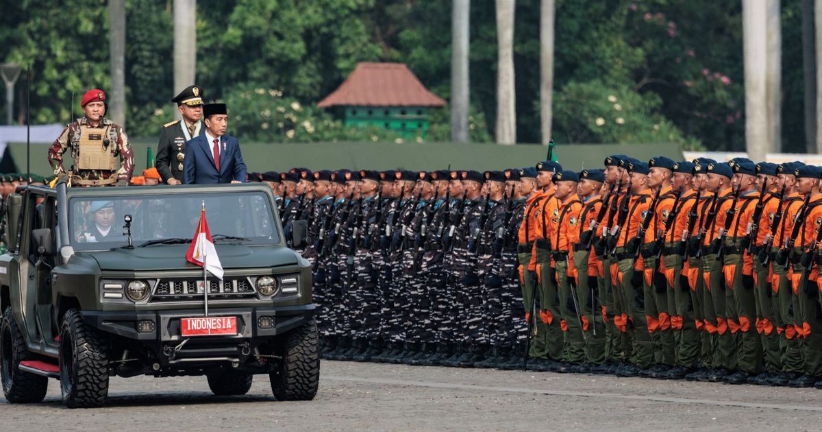 VIDEO: Presiden Jokowi Terakhir Pimpin HUT ke-79 TNI, Bikin Prabowo Sampai Berdiri