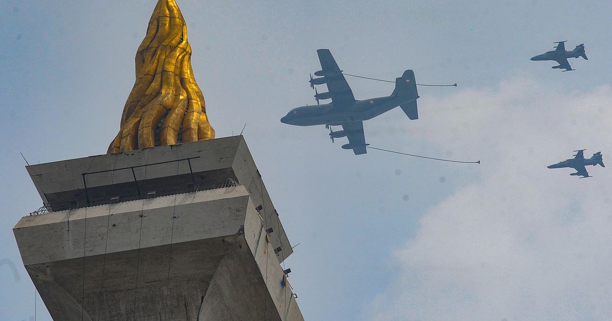 VIDEO: Menegangkan! Aksi 8 Prajurit Turun dari Monas Pakai Teknik 'Head Down' di HUT ke-79 TNI