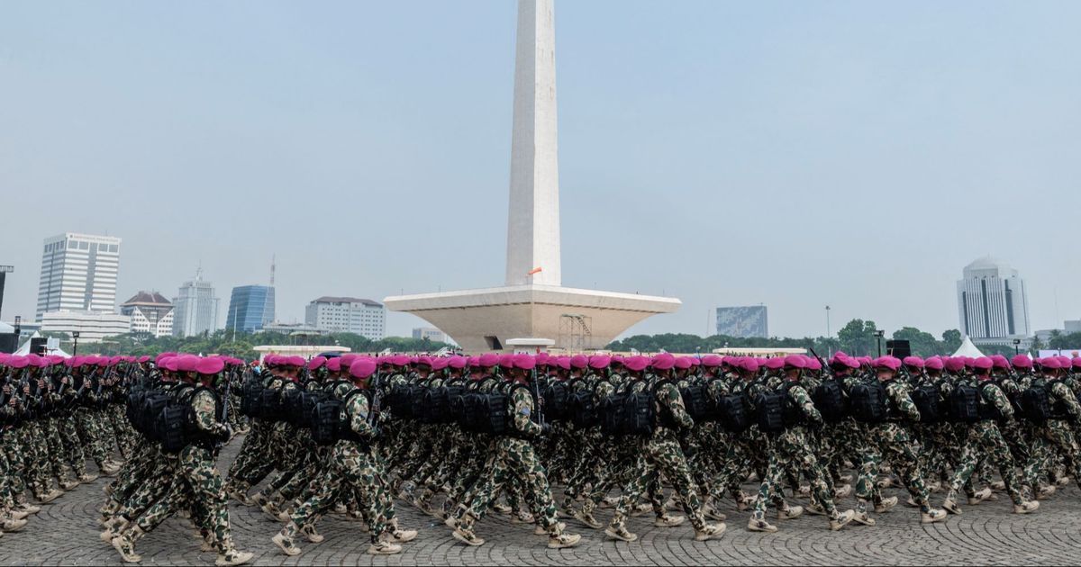 VIDEO: Defile Pasukan TNI di HUT ke-79, Gagah & Tangguh Dihormati Jokowi hingga Prabowo