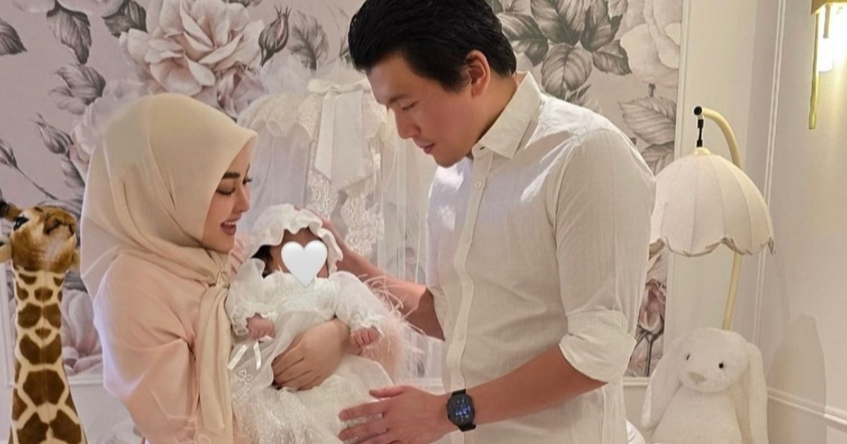 Potret Terbaru Reino Barack Ajak Princess R Jalan-jalan Pakai Stroller, Ada Tas Hermes Syahrini Menggantung