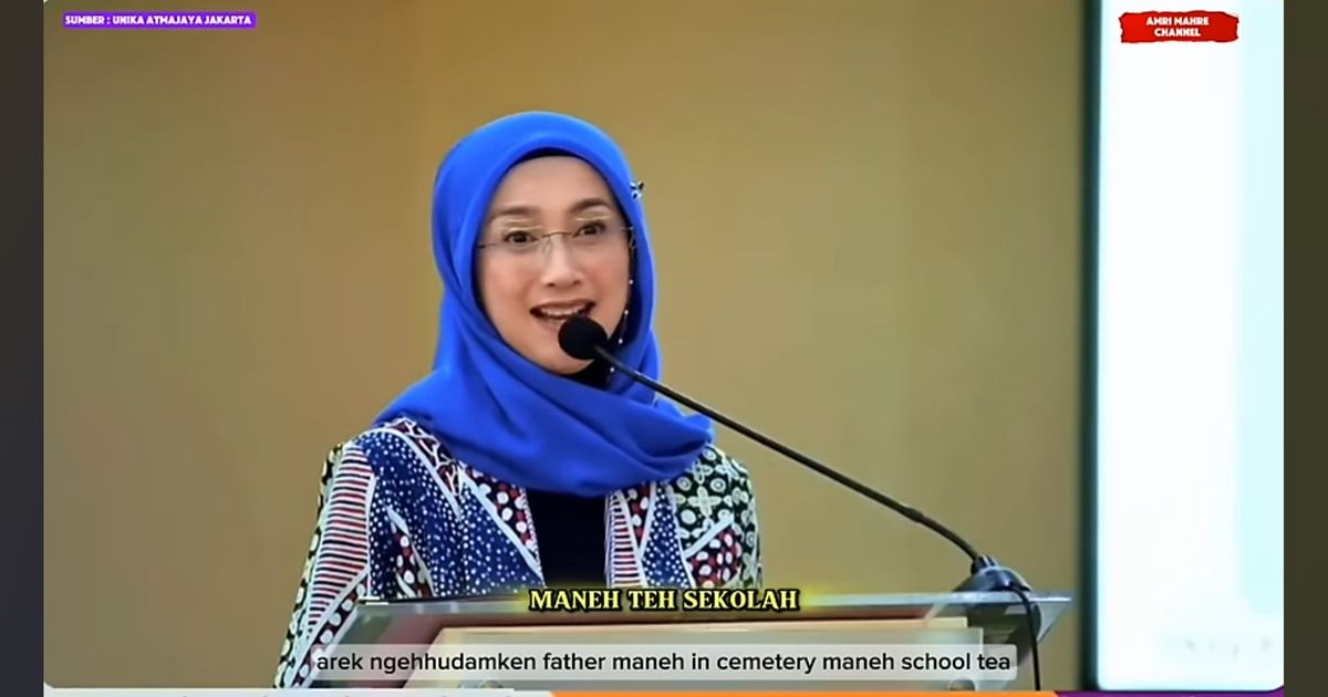 Tangis Haru Desy Ratnasari di Depan Penguji dan Keluarga saat Raih Gelar Doktor Ilmu Psikologi