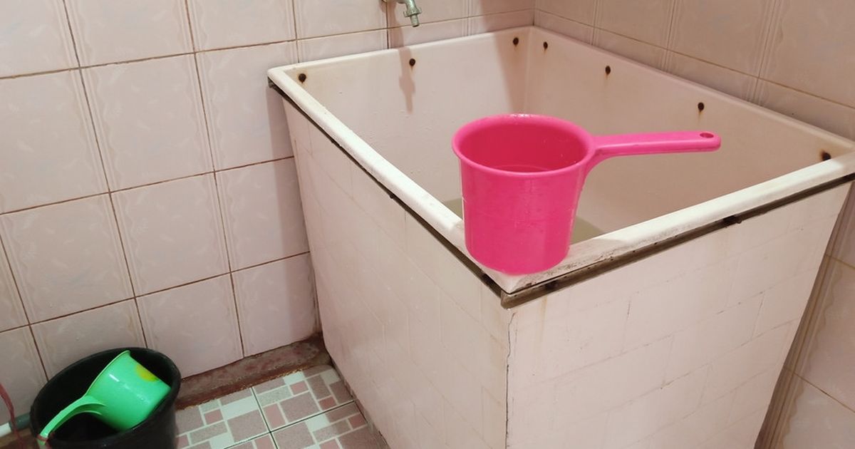 4 Cara Simpel Atasi Bau Pesing di Kamar Mandi, Cukup Gunakan Satu Bahan Terbukti Ampuh!