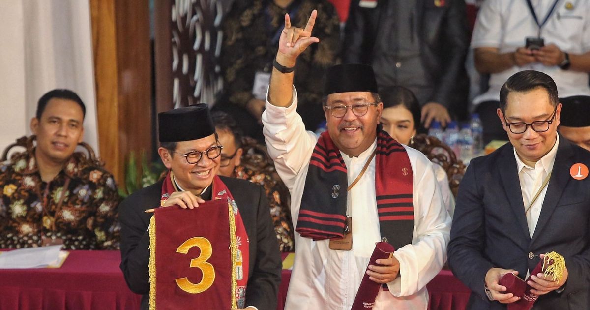 VIDEO: Pramono Spill Isi Buku Kecil Saat Debat Perdana Pilgub Jakarta