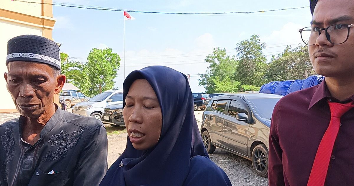 Keluarga Ungkap Kejanggalan saat Rekonstruksi Tahanan Tewas Dianiaya Dua Polisi di Rutan Polsek Kumpeh Ilir