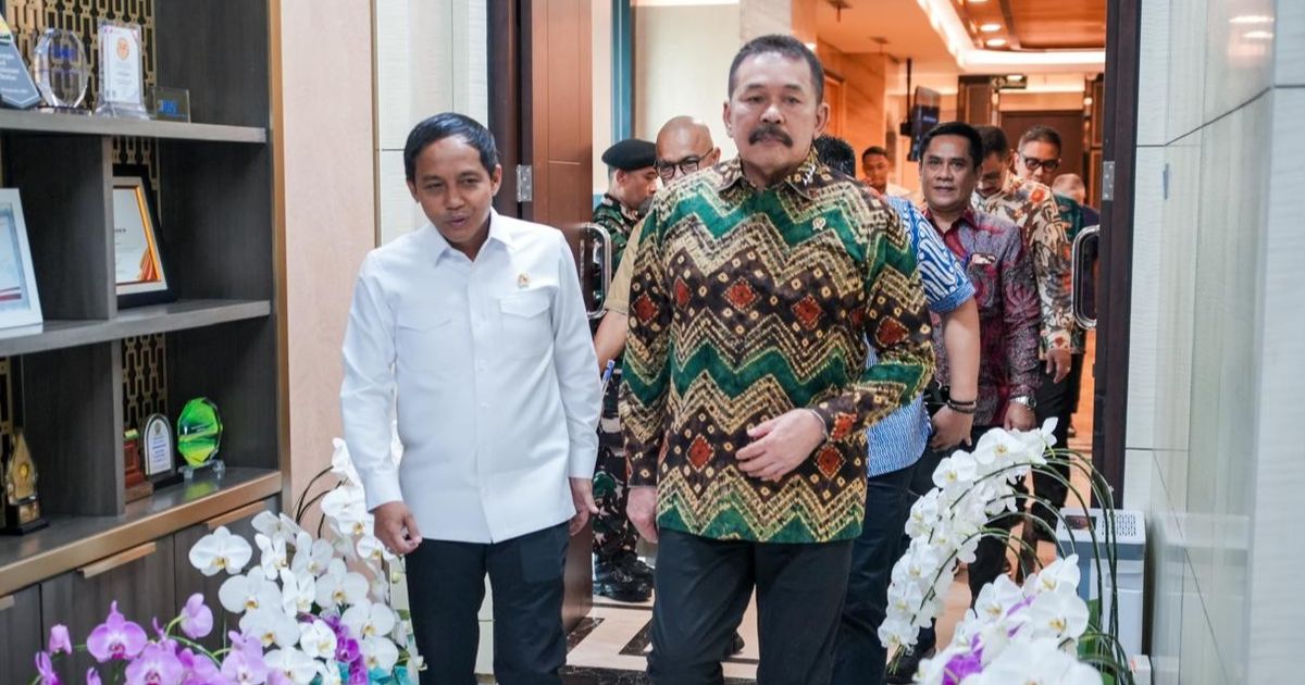 Menhut Raja Juli Bertemu Jaksa Agung, Siap Tindak Tegas Bisnis Ilegal di Kawasan Hutan