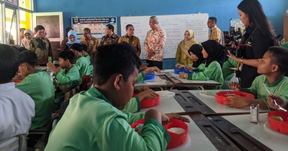 Uji Coba Makan Bergizi Gratis di SDN Bogor, Nilainya Rp15 Ribu Menunya Mewah