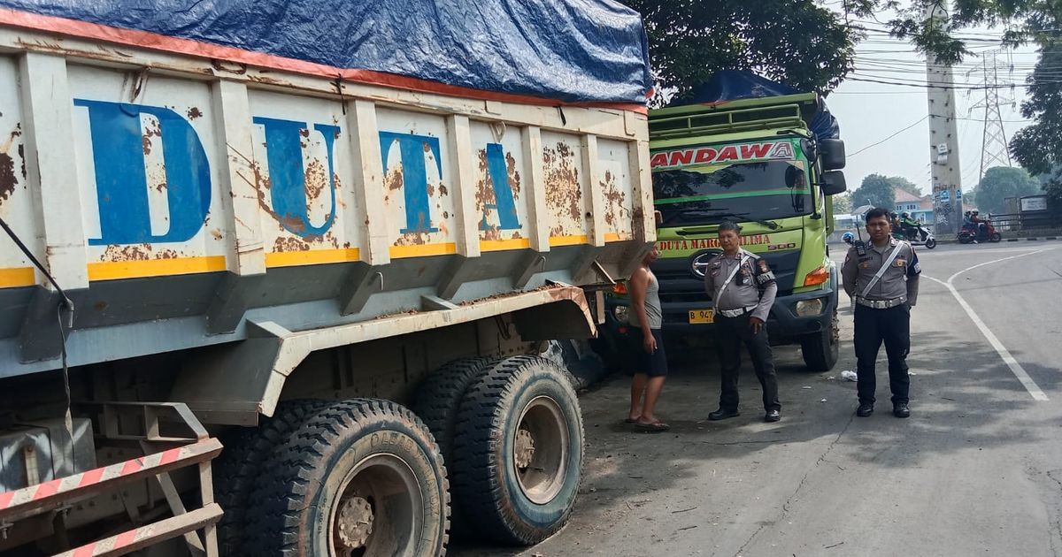 Nekat, Belasan Truk Melintas di Tangerang di Luar Jam Operasional