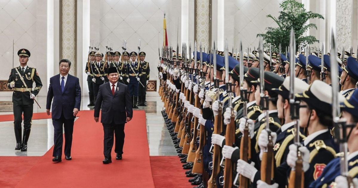 VIDEO: Prabowo 'Dikawal' Profesor Stella, Gagah Hormati Tentara China Spesial Temui Xi Jinping