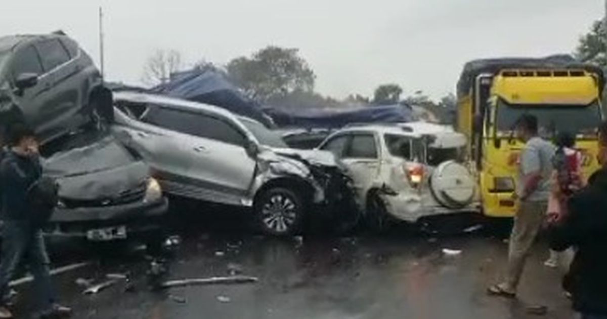 Kecelakaan Beruntun di Tol Cipularang, Polisi Normalisasi Jalur dan Evakuasi Korban