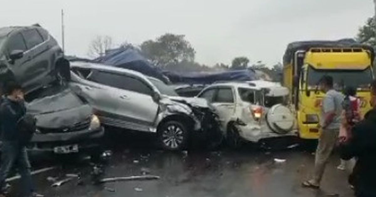 Truk Sebabkan Kecelakaan Beruntun di Tol Cipularang Rem Blong dan Bawa Muatan Berat