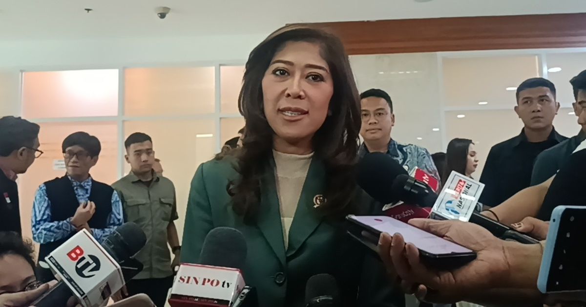 Pecah Tangis Meutya Hafid Minta Maaf Usai Anak Buahnya di Komdigi Terlibat Judi Online