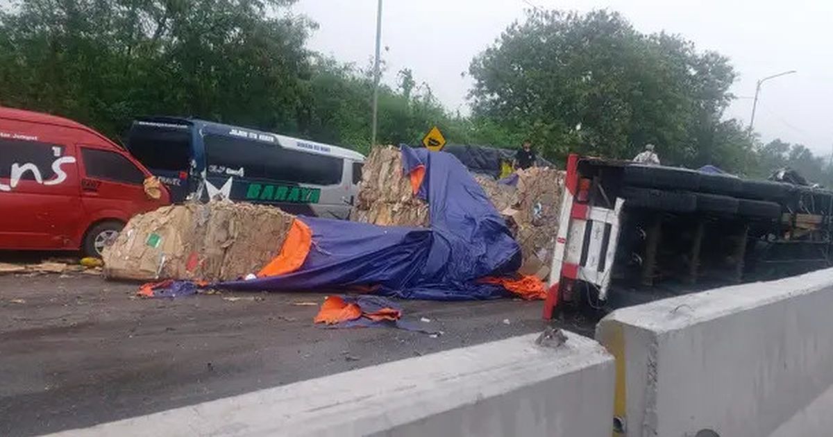 VIDEO: Dramatis Detik-Detik Evakuasi Kecelakaan Maut Beruntun di Tol Cipularang, 1 Orang Tewas