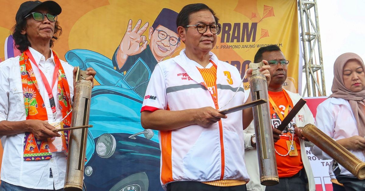 FOTO: Pukul Kentungan, Pramono Anung Resmikan Posko Pemenangan dan Gerakan Jaga TPS Pilkada Jakarta