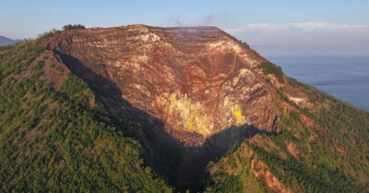 Status Gunung Iya Naik Jadi Siaga III, Berpotensi Erupsi dan Tsunami