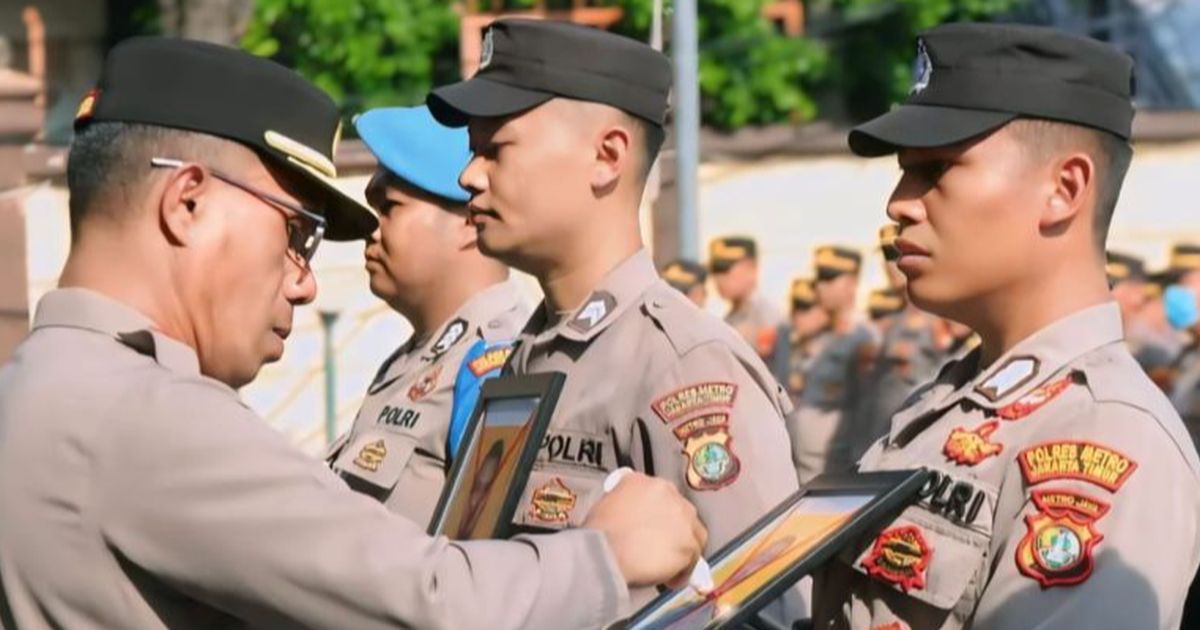 Tampang Dua Anggota Polres Jaktim Dipecat Gara-Gara Desersi hingga Narkoba