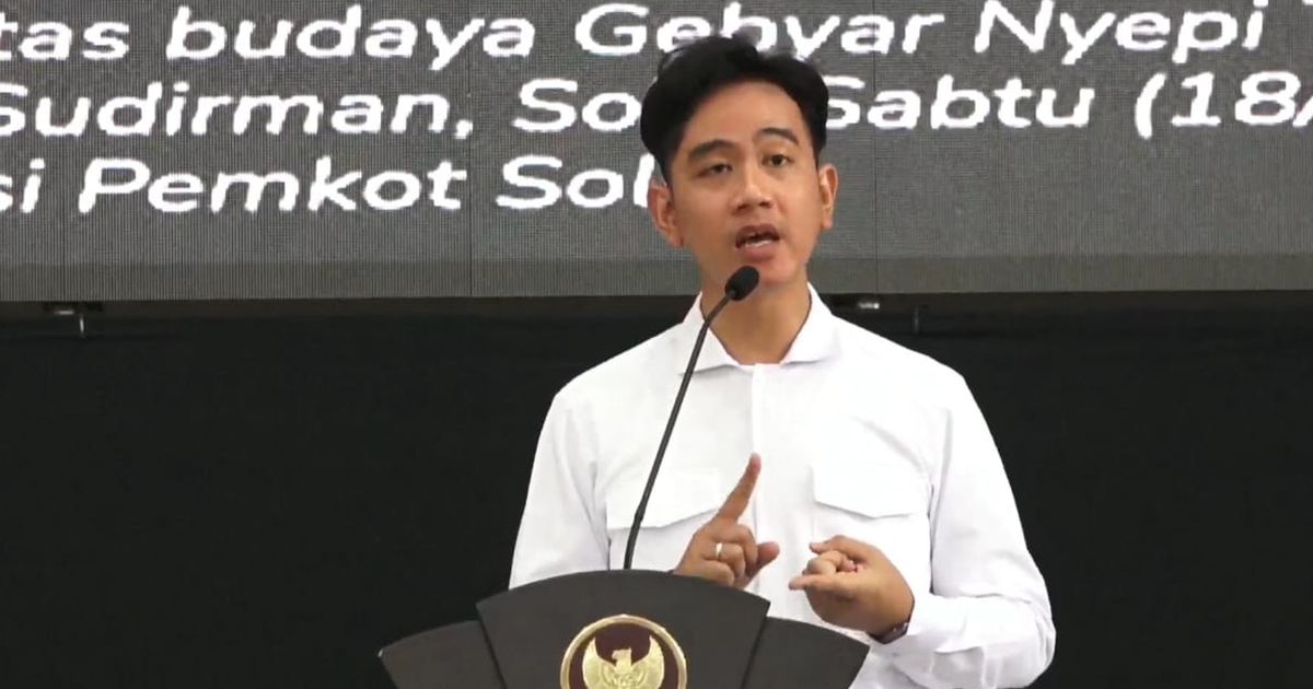 Telat Datang ke Acara PGI, Gibran Ngaku Banyak Sapa Warga untuk Bagi-Bagi Susu dan Buku