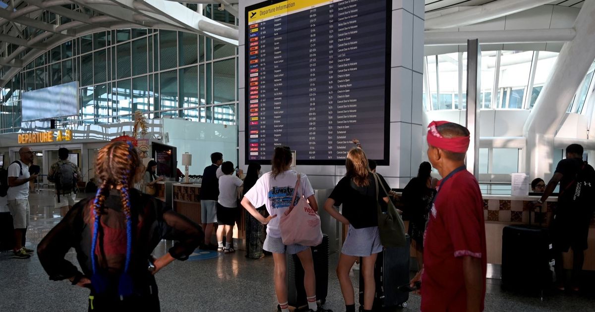 Erupsi Gunung Lewotobi Laki-Laki, 90 Penerbangan di Bandara I Gusti Ngurah Rai Bali Dibatalkan