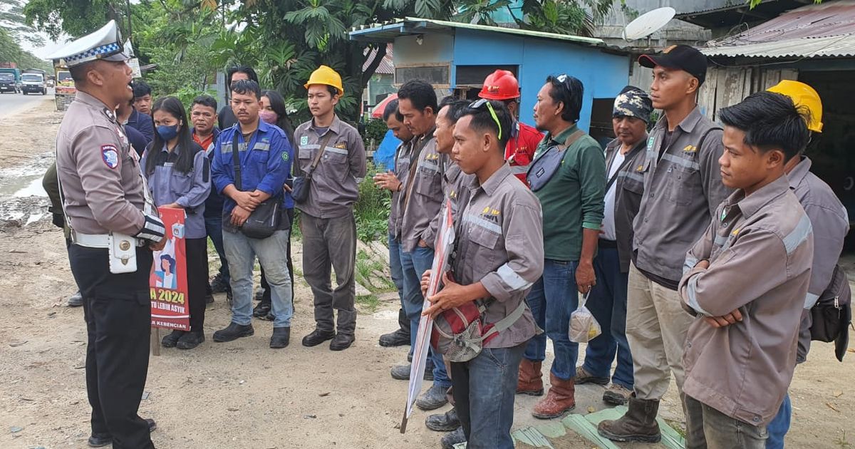 Aksi Anggota Polantas Pelalawan Sambangi Karyawan Perusahaan, Edukasi Terkait Pilkada