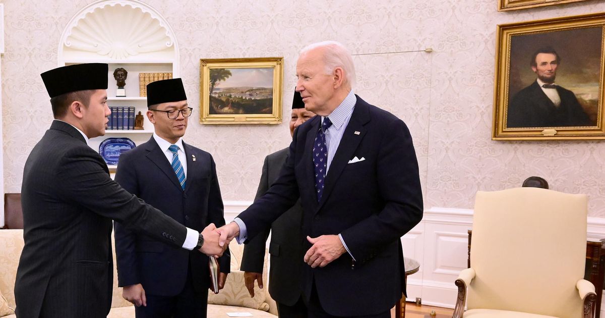 Momen Mayor Teddy Beri Hormat saat Dikenalkan Prabowo ke Joe Biden: I'm Cabinet Secretary