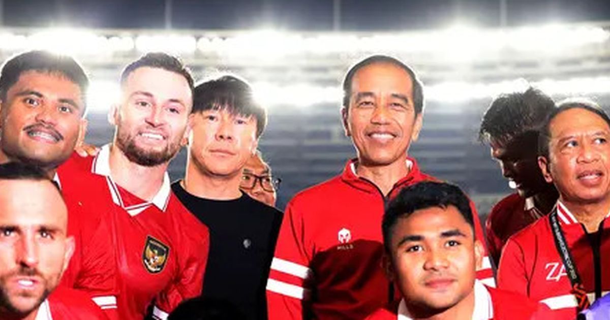 VIDEO: Ekspresi Bahagia Jokowi Tonton Timnas Bantai Saudi 2-0, Teriak Histeris Bersama Masyarakat