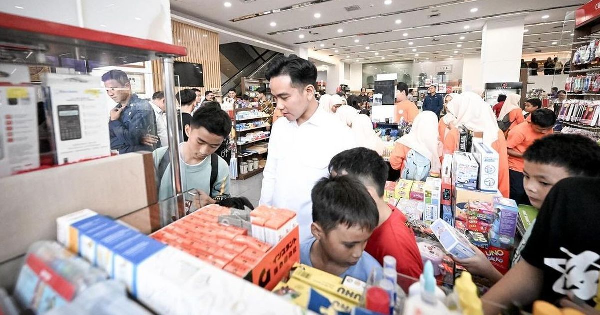 Gibran Ajak Anak Panti Asuhan ke Toko Buku Bangun Budaya Literasi