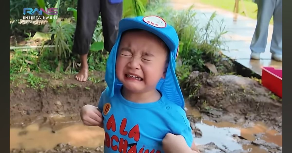 Potret Rayyanza Histeris Diajak Menanam Padi di Sawah, Gemas Banget Akhirnya Minta Maaf Karena Ketakutan