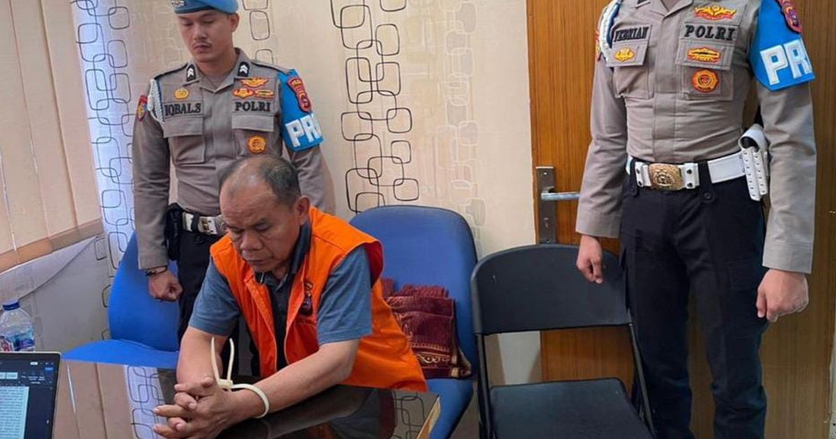 Begini Tampang AKP Dadang Iskandar Usai Tembak Rekan Sendiri, Kepala Menunduk dan Tangan Diborgol