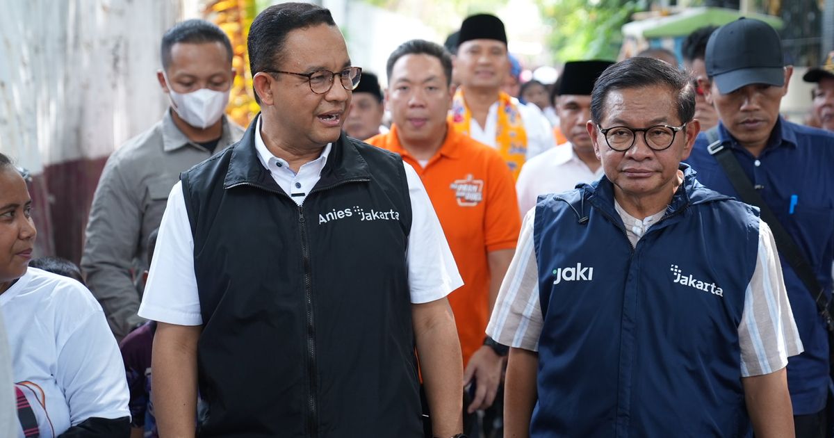 Pakai Rompi yang Sama, Anies Temani Pramono Blusukan di Kapuk