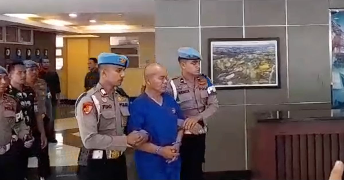 VIDEO: Penampakan AKP Dadang Penembak Polisi Berbaju Tahanan & Diborgol, Bantah Disebut Gila