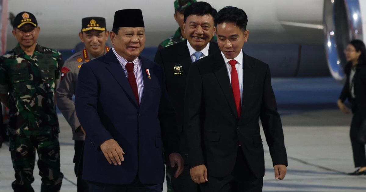 Momen Gibran Sambut Kepulangan Prabowo Usai Lawatan Keluar Negeri Selama 16 Hari