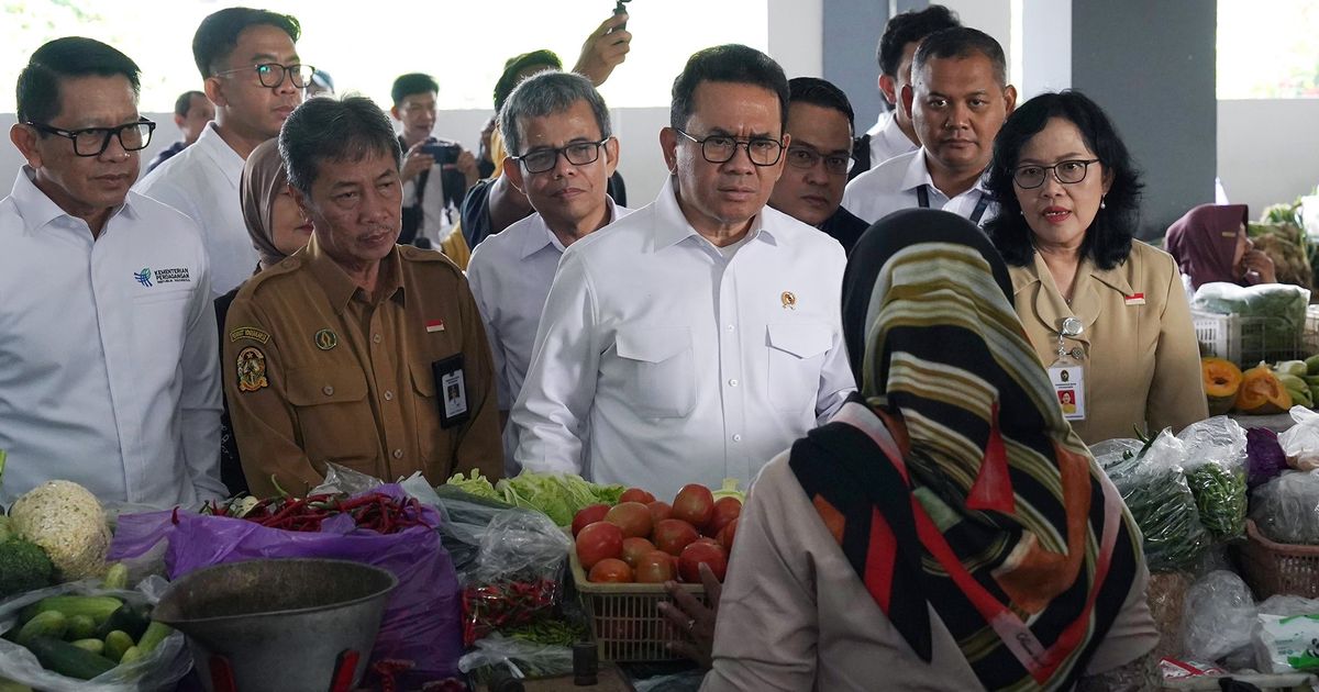 Tinjau Pasar Prawirotaman, Mendag Budi: Jelang Nataru, Harga Bapok Stabil & Pasokan Terjaga