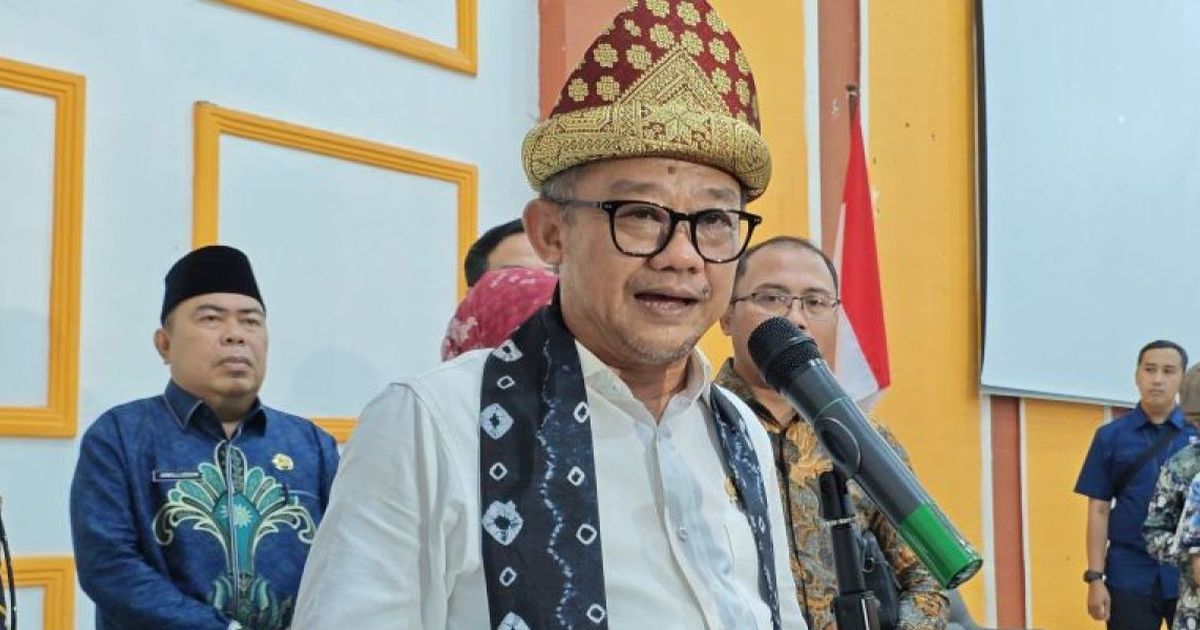 Temui Prabowo di Istana, Mendikdasmen Bahas soal Zonasi hingga Gaji Guru