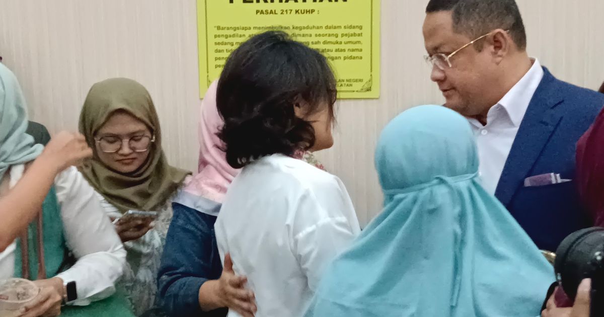 Tangis Istri Pecah Usai Hakim Tolak Praperadilan Tom Lembong