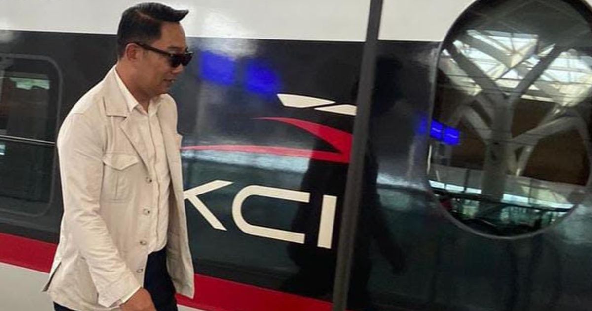 Tinggalkan Jakarta Pakai Whoosh, Ridwan Kamil Nyoblos di Bandung