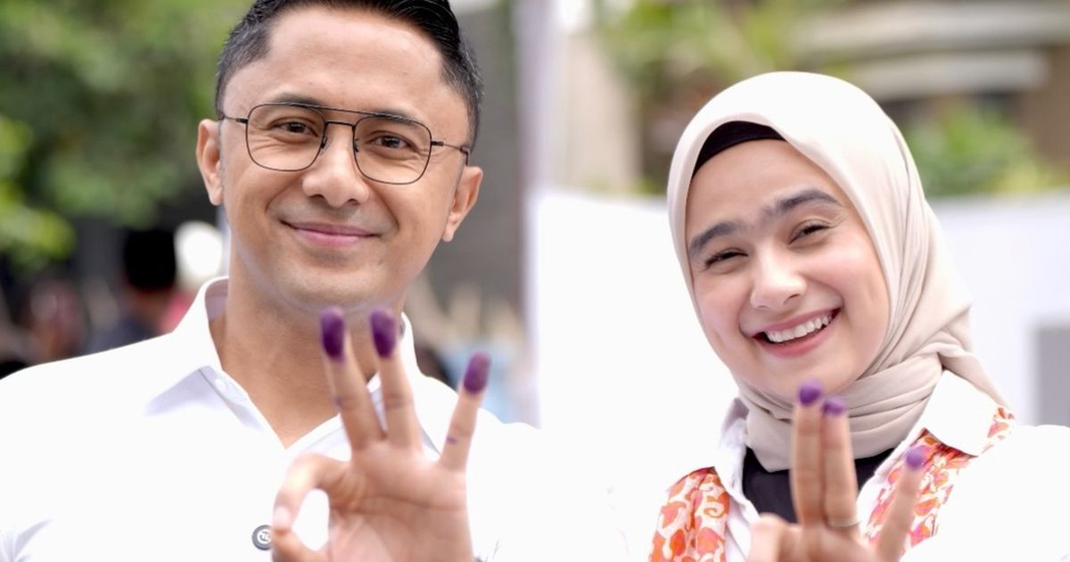 Kompak Putih-Putih, Hengky Kurniawan dan Istri Pamer Tiga Jari Bertinta