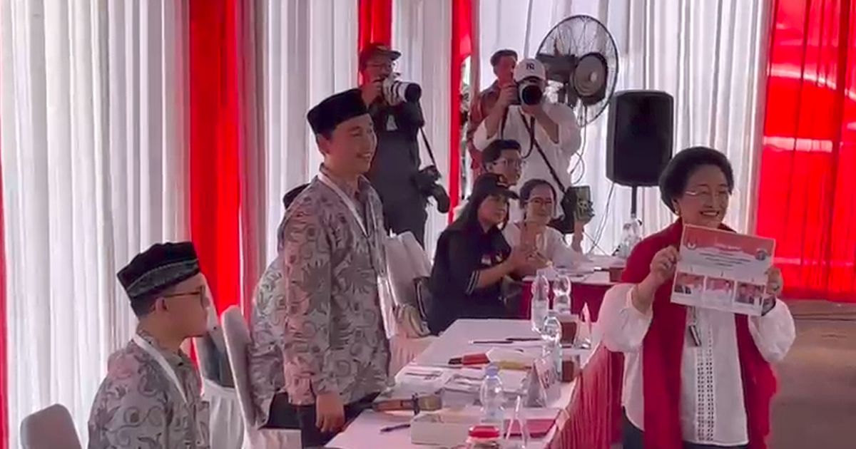 Potret Ketum PDIP Megawati Dikelilingi Anak, Mantu hingga Cagub Jakarta Menuju TPS