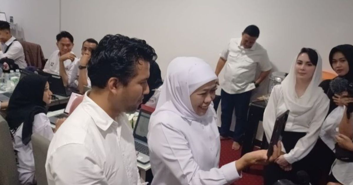 Jokowi Telepon Khofifah-Emil Dardak usai Unggul di Quick Count Pilkada Jatim: Saya Ikut Bahagia