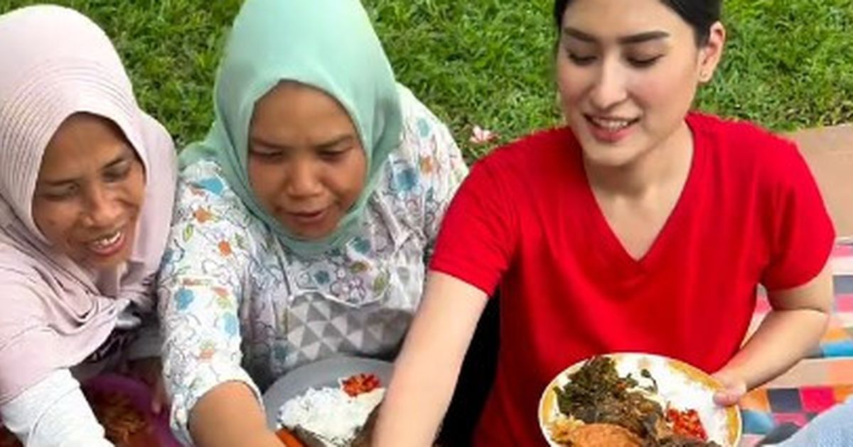 Cantik dan Jago Masak, Potret Angbeen Rishi Istri Adly Fairuz Masak Sendiri 5 Kg Jengkol-Puluhan Ikan Lele Buat Karyawan