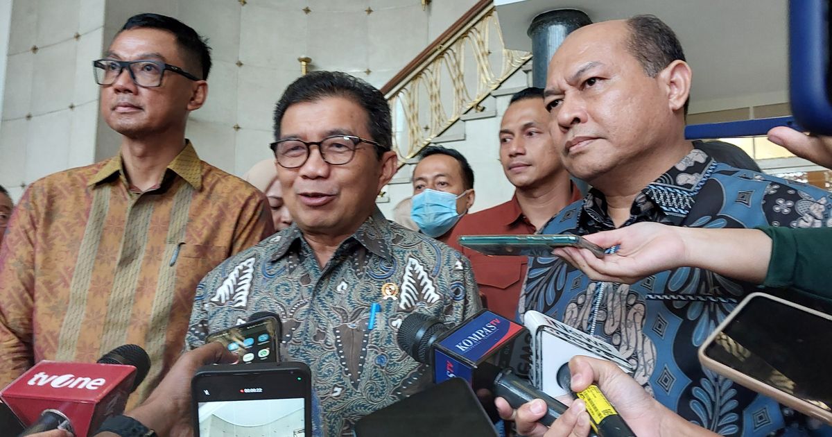 Danantara Segera Beroperasi, Muliaman Hadad Serahkan PP dan Perpres ke Mensesneg