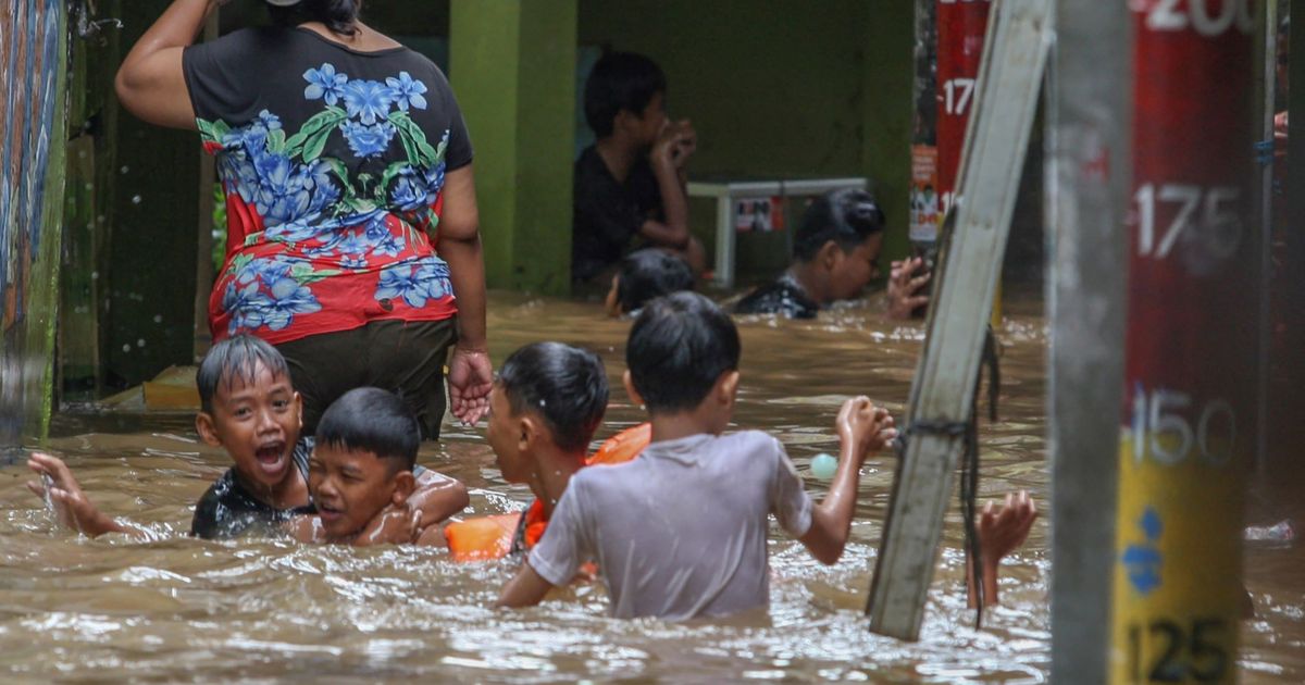 Mulai Musim Hujan, BPBD Tangsel Ingatkan Warga Selalu  Siapkan Tas Siaga Bencana