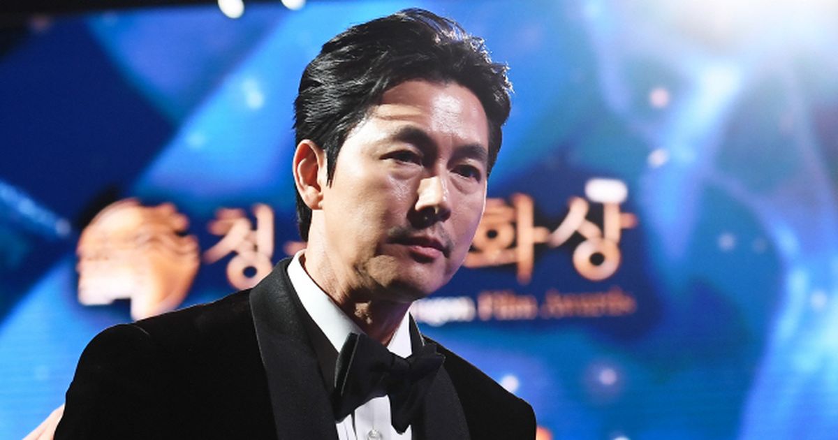 Jung Woo Sung Ucapkan Terima Kasih Atas Kemenangan Film 12:12 The Day dan Permintaan Maaf di Blue Dragon Film Awards