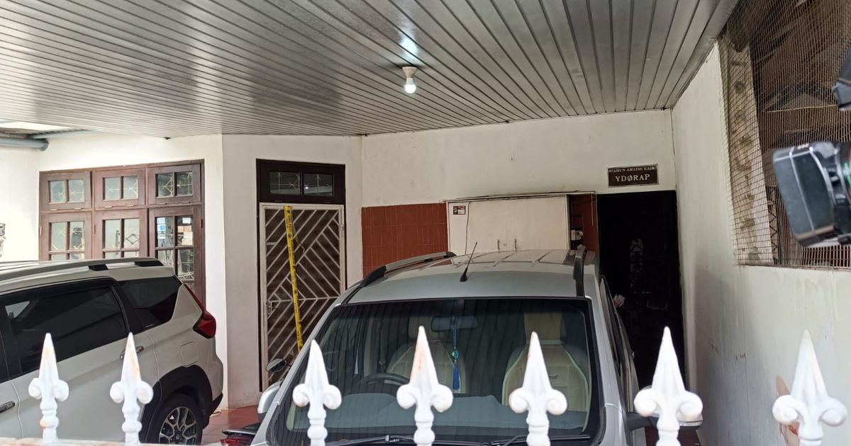 Penampakan Rumah di Cilandak Lokasi Anak Bunuh Ayah dan Nenek, Banyak Ceceran Darah di Luar Pagar