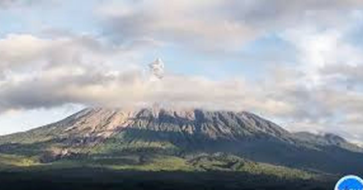 Gunung Semeru Erupsi Disertai Letusan