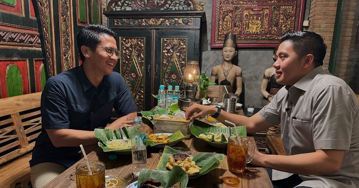 Kompol Syarif Makan Angkringan Sama Mayor Teddy, Netizen Malah Ramai Soal Gembok & 'Mainan' di Punggung Seskab